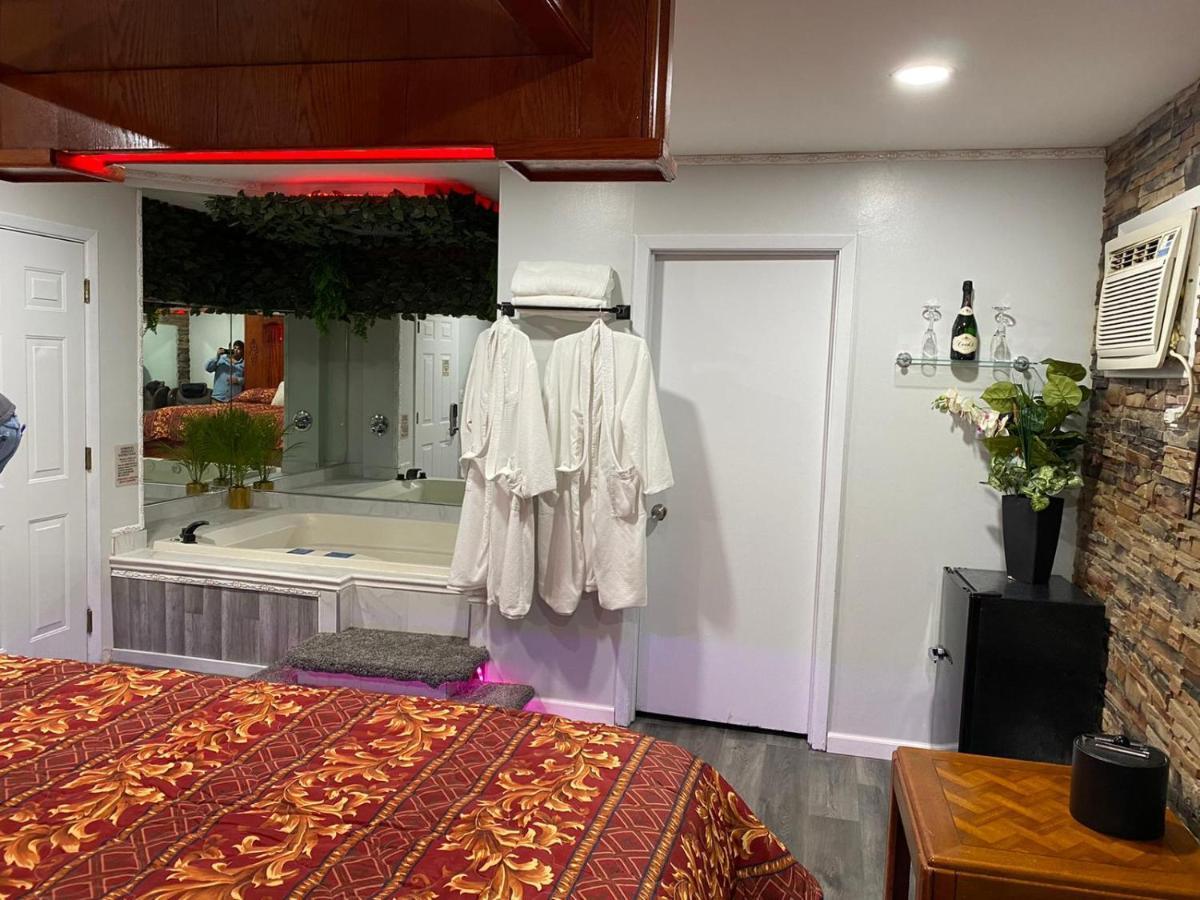 By Oyo O'hare Airport Chicago 2*