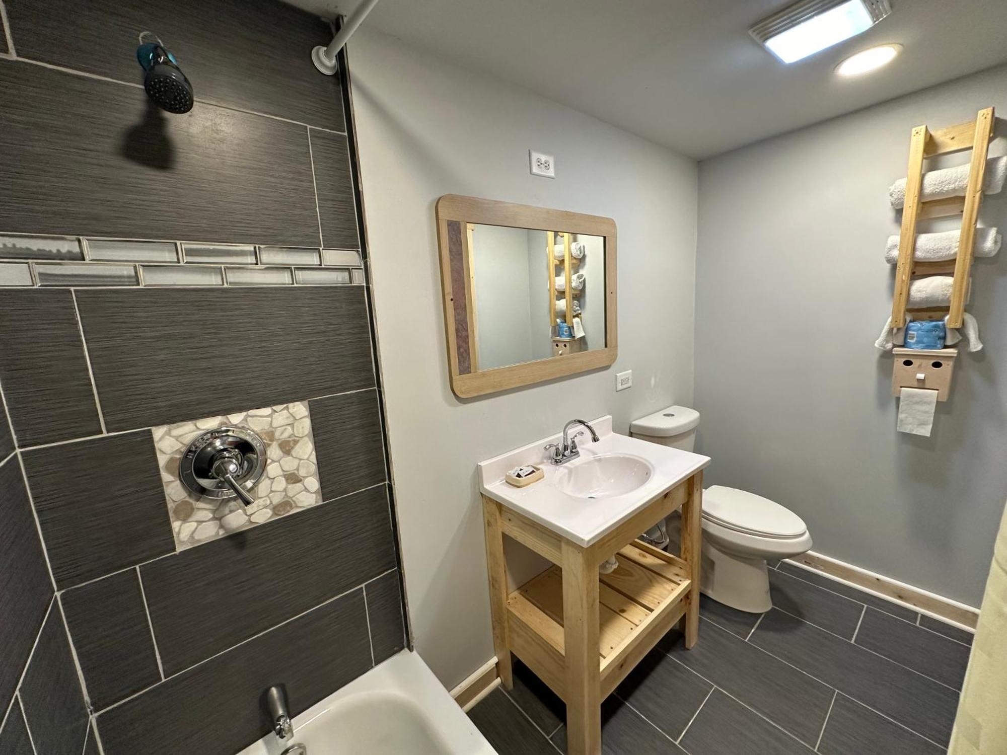 By Oyo O'hare Airport Chicago 2*